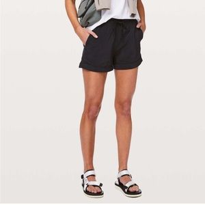 Lululemon Spring Break Away Shorts - Size 4